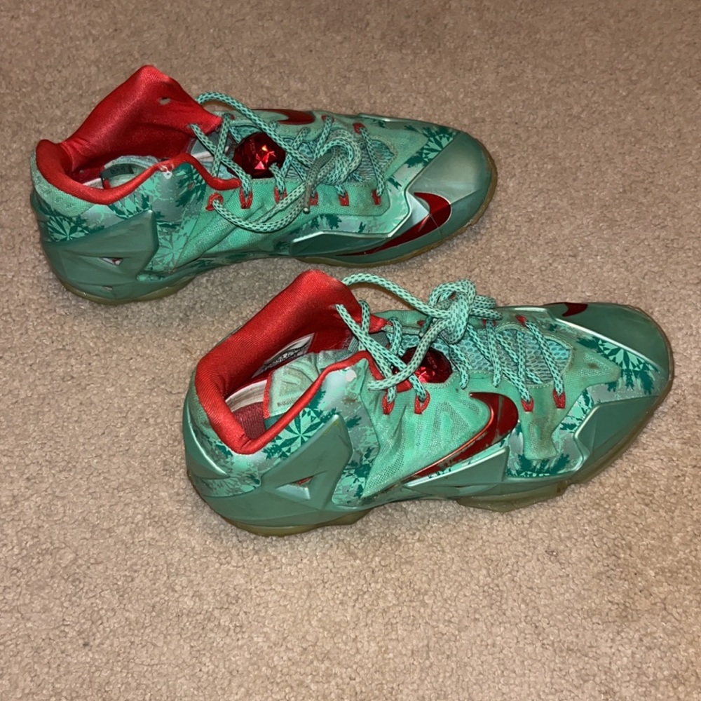 Men’s Nike Lebron XI Christmas Basketball Shoes